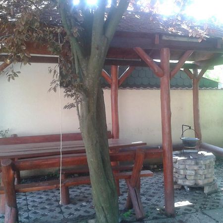 Tulipan Vendeghaz Appartement Hajdúszoboszló Buitenkant foto