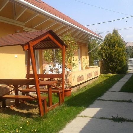 Tulipan Vendeghaz Appartement Hajdúszoboszló Buitenkant foto