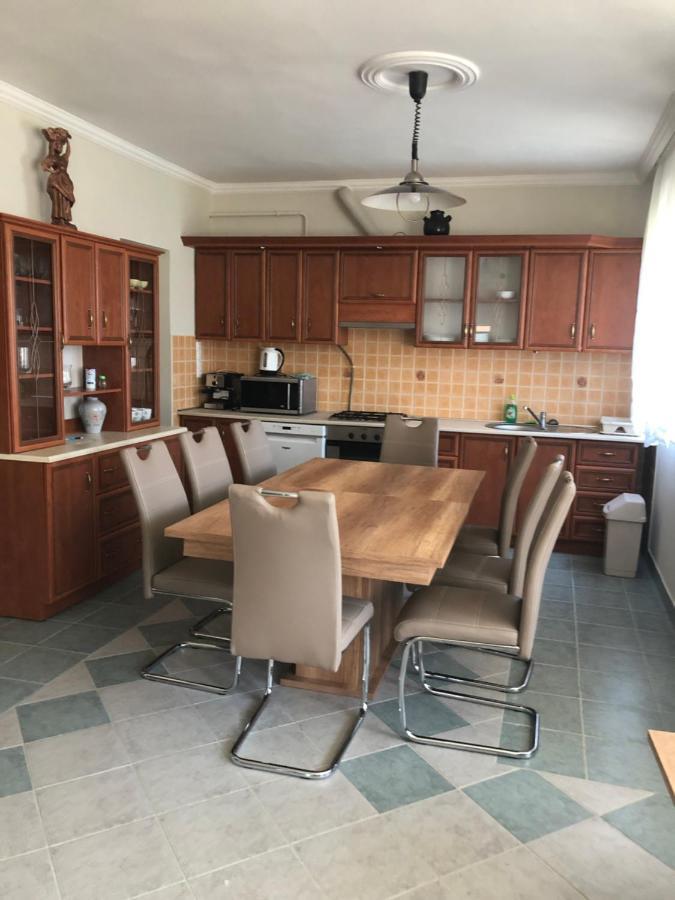 Tulipan Vendeghaz Appartement Hajdúszoboszló Buitenkant foto