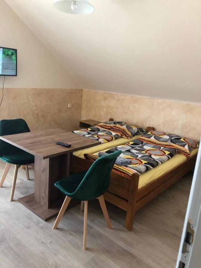 Tulipan Vendeghaz Appartement Hajdúszoboszló Buitenkant foto