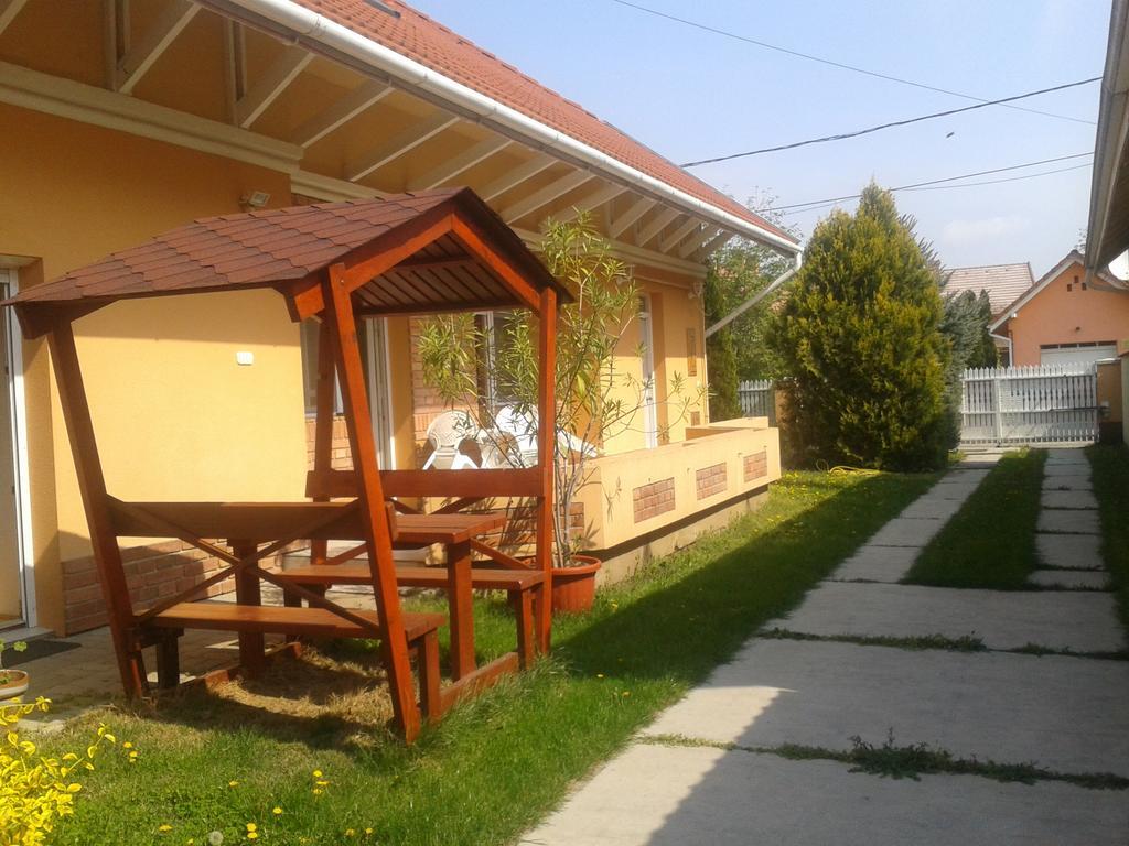 Tulipan Vendeghaz Appartement Hajdúszoboszló Buitenkant foto